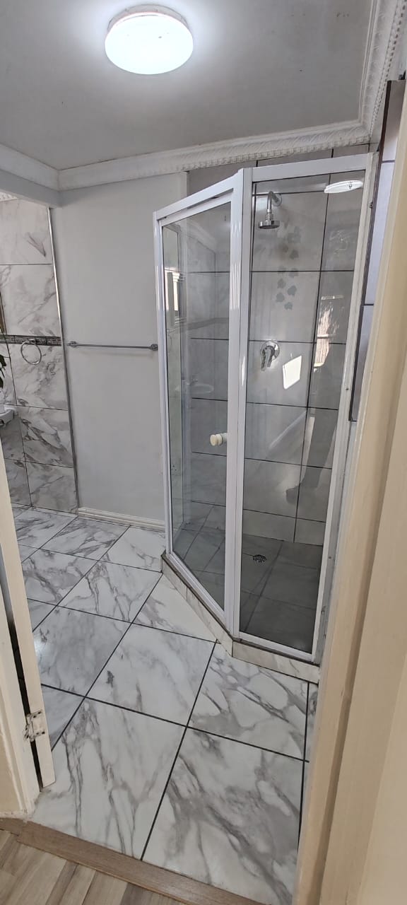 To Let 2 Bedroom Property for Rent in Zeekoevlei Western Cape